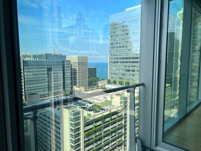 Foto del edificio - 600 N Fairbanks Ct