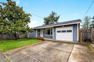 Building Photo - 7415 SE Center St