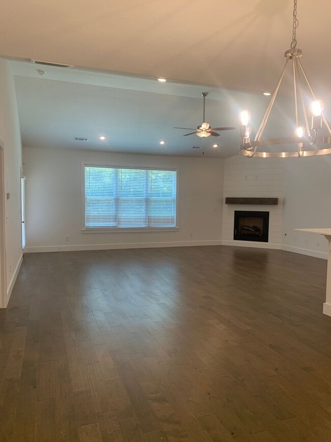 Building Photo - Like New Four Bedroom Three Bath in NW Fay...