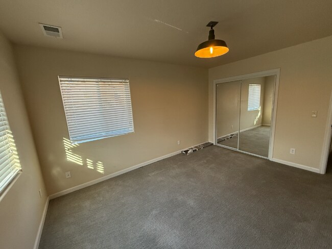 Foto del edificio - 578 Lind Ave