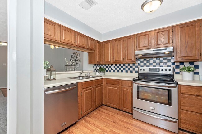Building Photo - Condo Close to Downtown Frederick