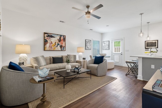 Building Photo - Stylish Home with Luxury Finishes and Attached Garage!