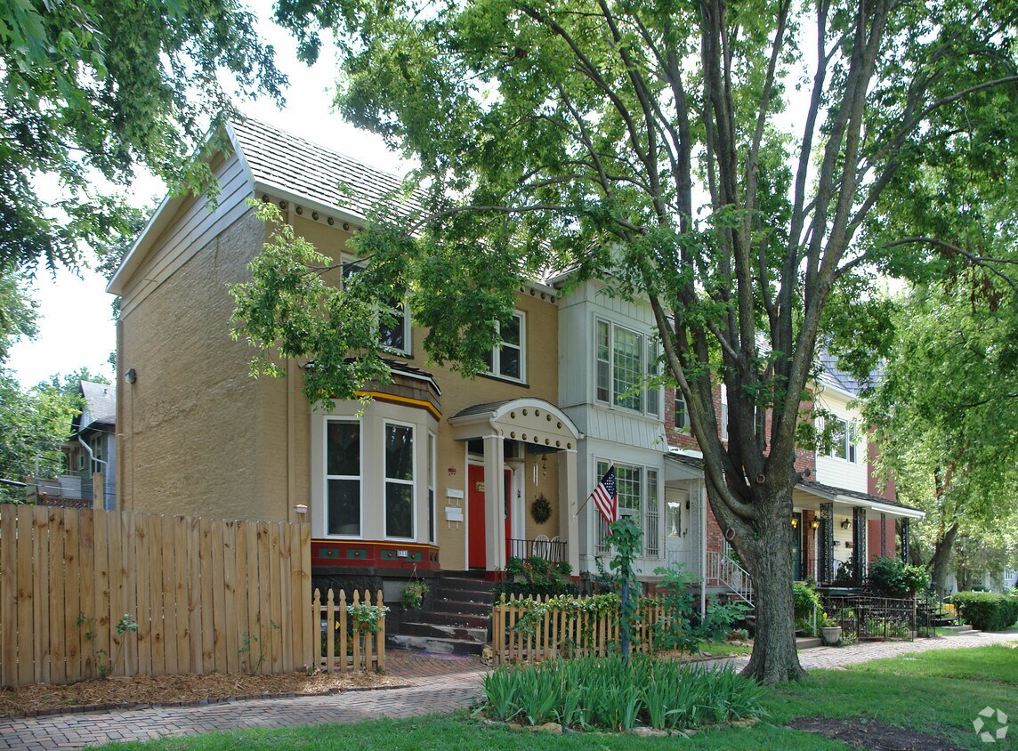 Foto del edificio - 925-929 SW Huntoon St