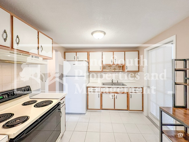 Building Photo - 2126 Smithfield Pl