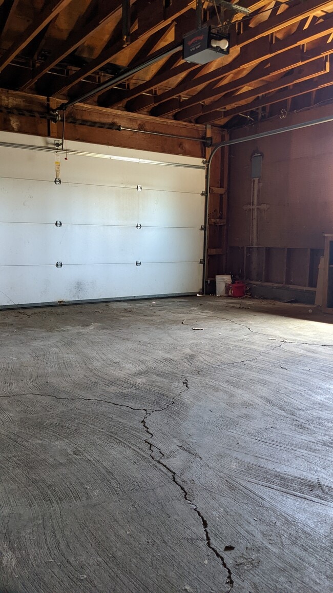 Building Photo - 1812 Tiffany St