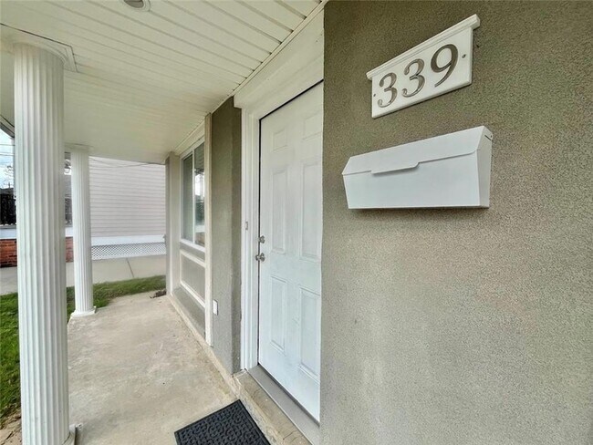 Building Photo - 339 39th St