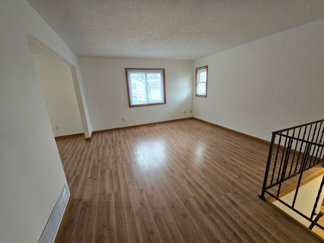 Building Photo - 8627/8635 Woodlawn Dr