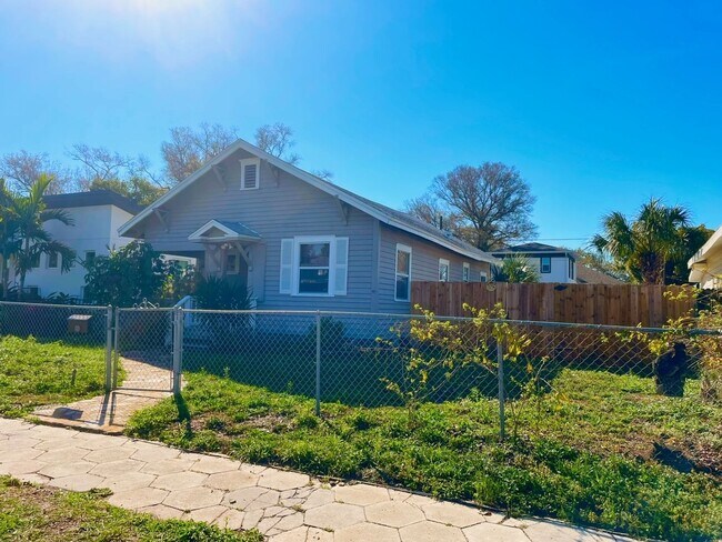Building Photo - Great 3/1 home just south of Kenwood