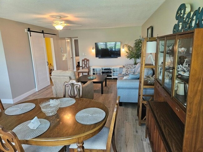 Photo - 130 N High Point House