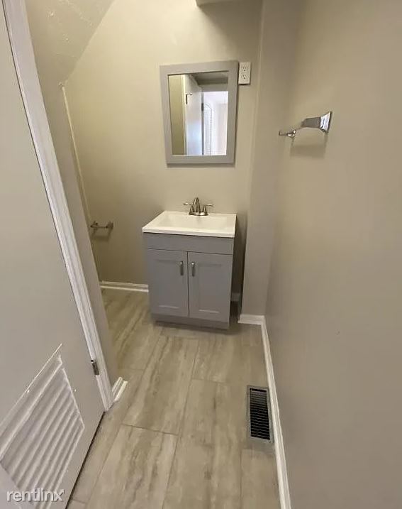 Foto del edificio - 2 br, 1.5 bath Duplex - 2082 Garden Spring...