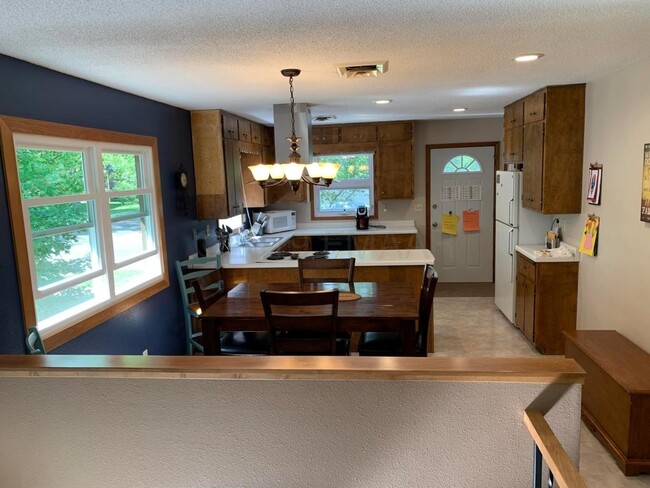 Building Photo - APPLICATION PENDING -- Stunning 4 bedroom ...