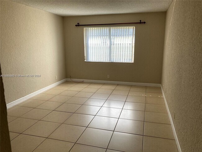 Building Photo - 4831-4839 NW 9th Dr