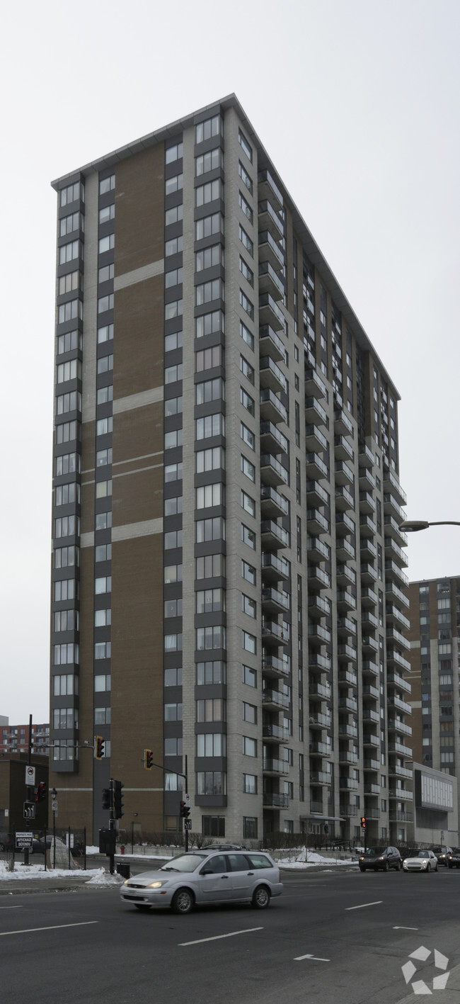 Primary Photo - 1200 Saint-Jacques