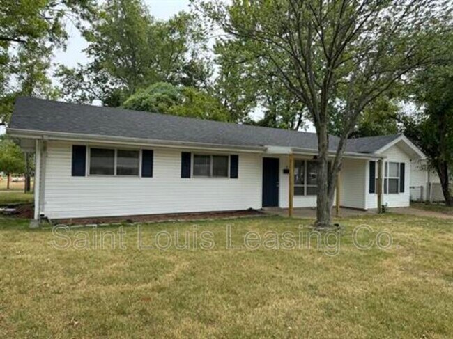 Foto del edificio - 2 Blanchette Dr