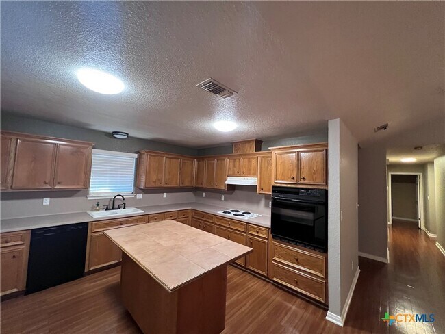 Foto del edificio - 1241 Rapids Rd