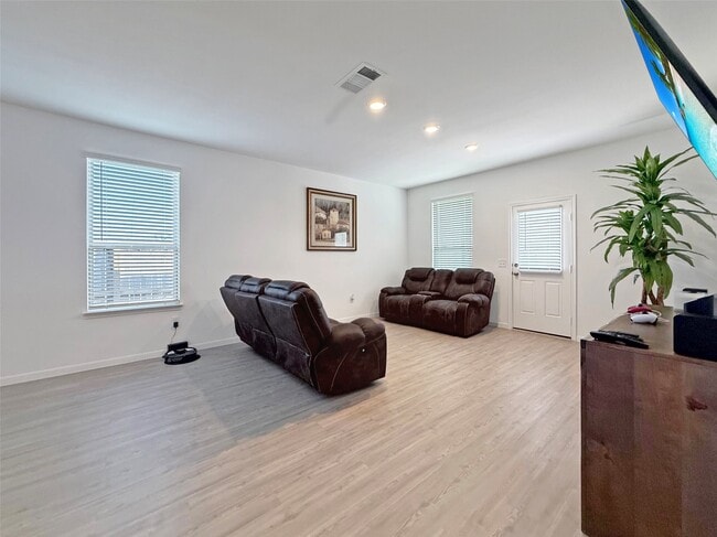 Foto del edificio - 17207 Thorwell Ln