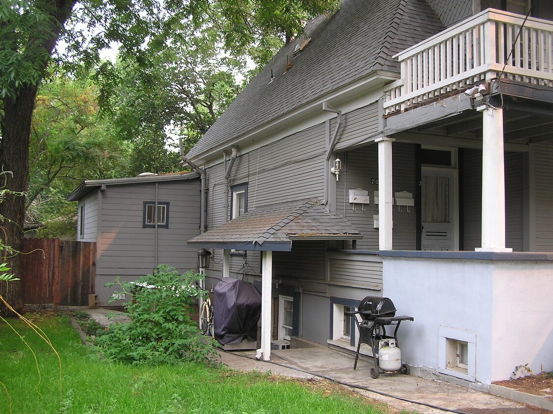 Building Photo - 202 W 2nd Ave