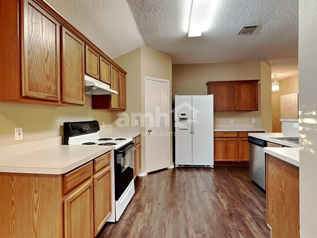 Foto del edificio - 1420 Mosscreek Dr