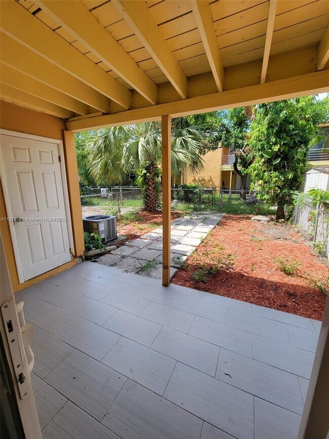 Foto del edificio - 5967 NW 27th Pl