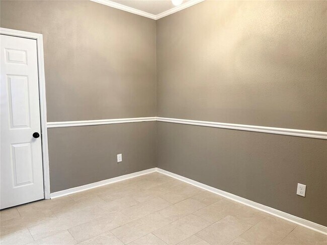Building Photo - 9850 Pagewood Ln