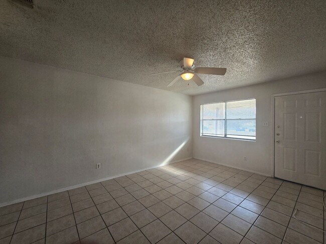 Foto del edificio - RENT SPECIAL - AVAILABLE NOW!