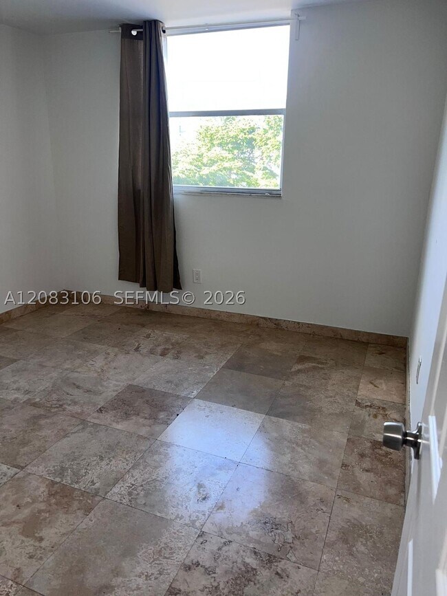 Foto del edificio - 1801 S Treasure Dr