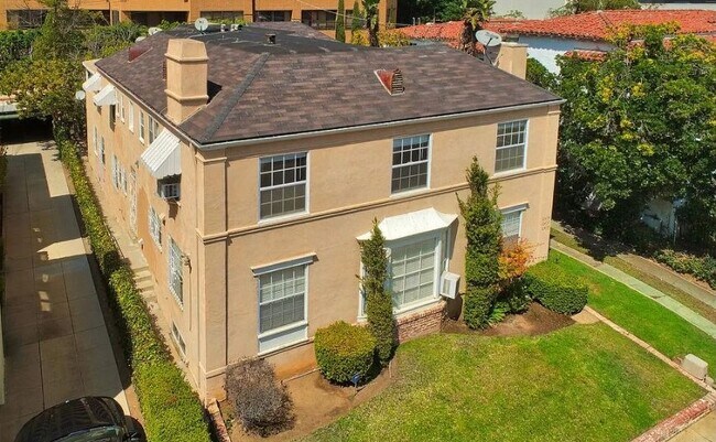 Foto del edificio - 10435 Ashton Ave