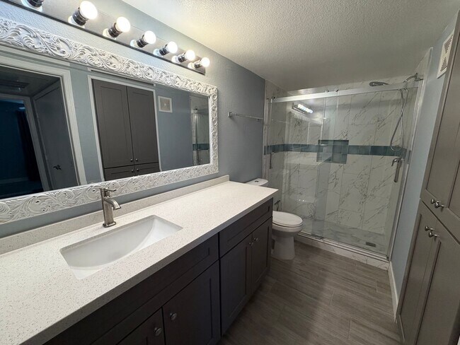Building Photo - 555 E Silverado Ranch Blvd