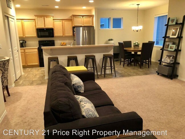 Building Photo - 3 br, 2.5 bath House - 1714 Pioneer Dr