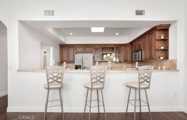 Foto del edificio - 1835 S Barrington Ave