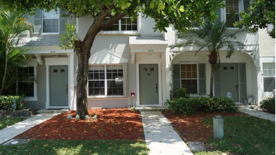 Foto principal - 7870 Dixie Beach Cir