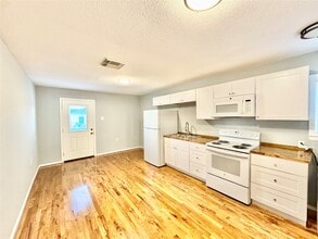 Building Photo - 6203 Heards Ln