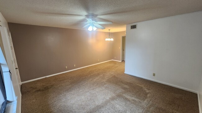 Building Photo - 911 SW South River Dr