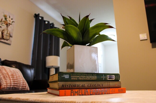 Foto del edificio - Brand New Home Walking distance to Spooky ...