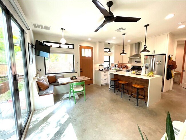 Foto del edificio - 1308 E 3rd St