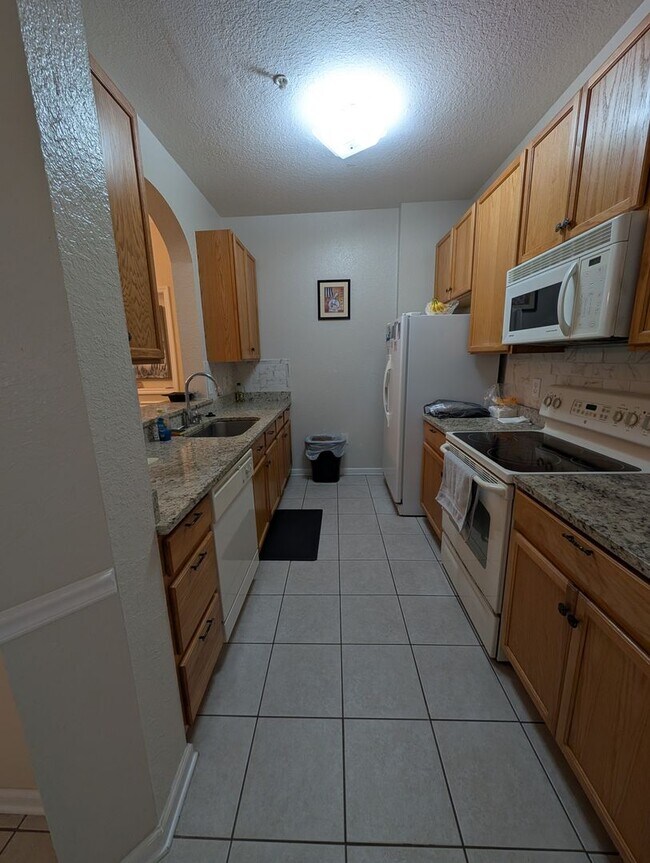 Foto del edificio - 3 Bedrooms 2 baths Immaculate condominium ...