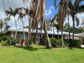 Building Photo - 173 SE Fallon Dr