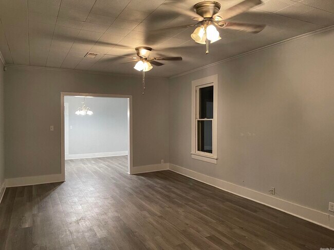 Building Photo - 3204 S Linden St