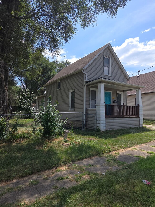 Building Photo - 1214 W Brons Ave