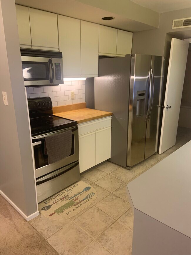 640 Geneva Dr Unit 12, Mechanicsburg, PA 17055 Condo for Rent in