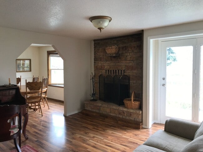 Foto del edificio - 4 bed 3 bath Hamilton home with 2 car garage!