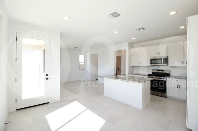 Building Photo - 4750 S Element