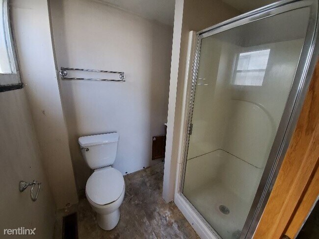 Building Photo - 2 br, 1 bath House - 1102 Broadway St A Un...