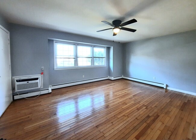 Building Photo - 5410 Suffolk Ct