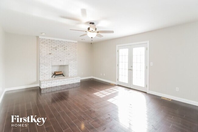 Building Photo - 811 W Aberdeen Dr