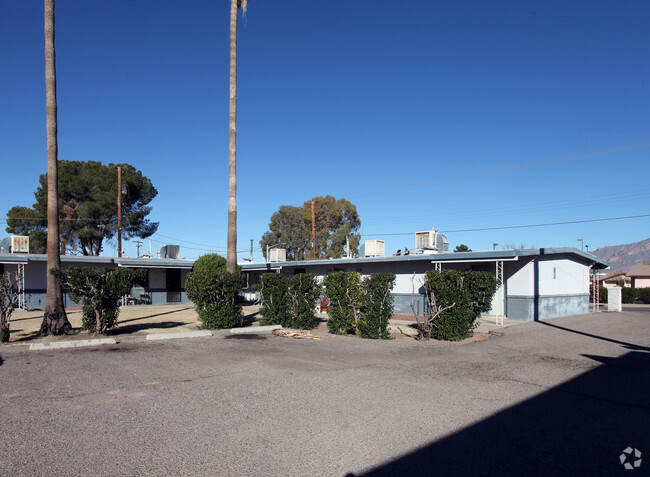Building Photo - Central Apartments