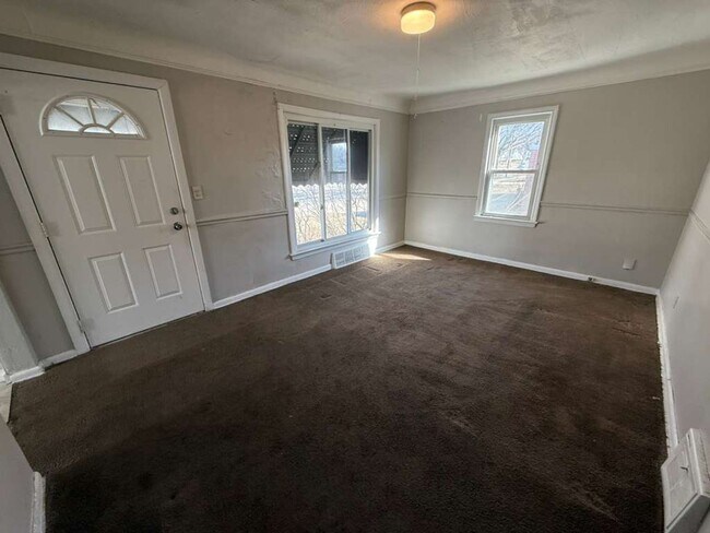 Foto del edificio - 2-BED, 1 BATH BEAUTIFUL SINGLE- FAMILY HOME IN MAPLE HEIGHTS!