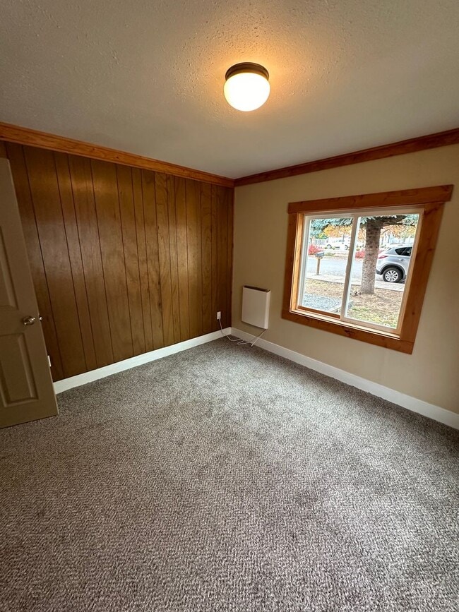 Building Photo - 2-bedroom 1 bath House