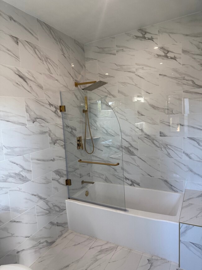 Building Photo - 2315 Loma Vista Pl