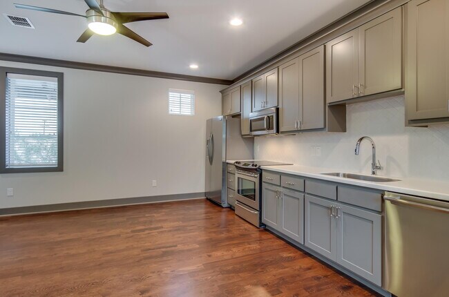 Foto del edificio - 516 E Ashby Pl